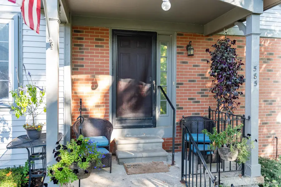 585 Winwood Circle, Walled Lake, MI 48390 - Image #2