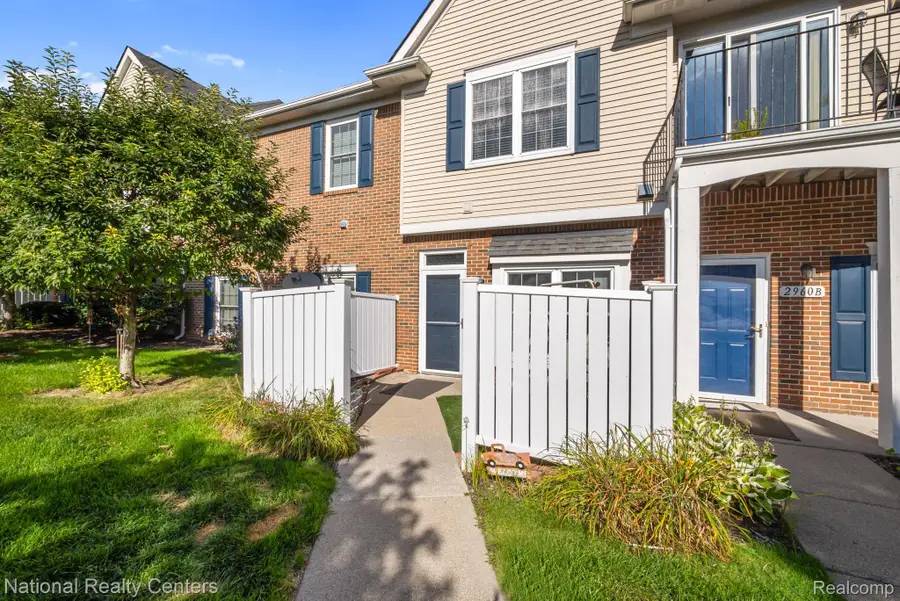 2960 Cottonwood Drive, Waterford, MI 48328 - Image #2