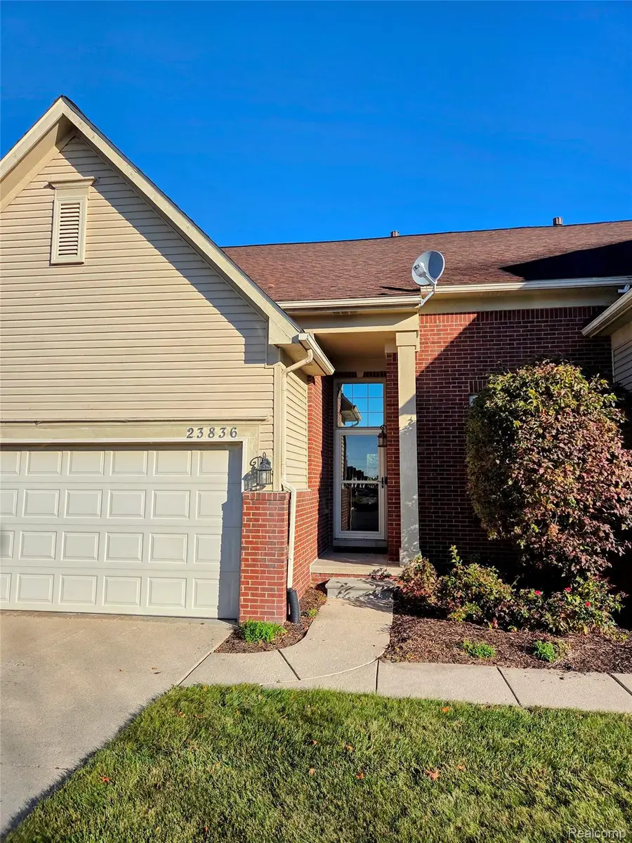 23836 Juniper Juniper Drive, Woodhaven, MI 48134 - Image #3