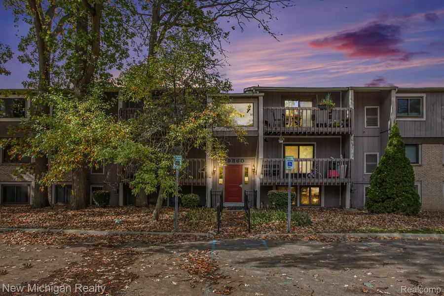 29860 W 12 Mile Road #604, Farmington Hills, MI 48334 - Image #2