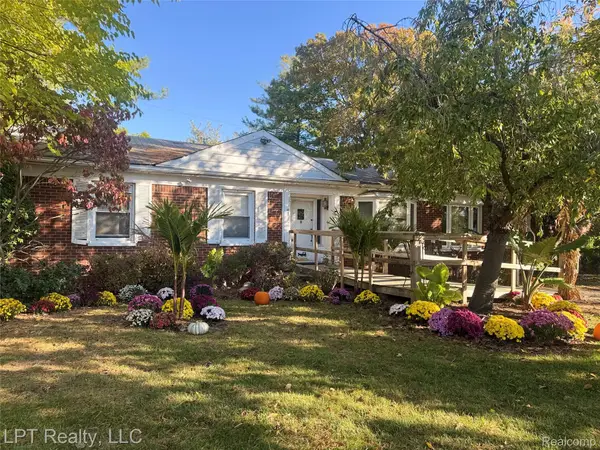 26204 Doxtator Street, DearbornHeights, MI 48127