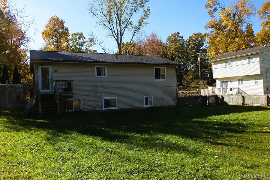 2105 Webster Park Drive, Howell, MI 48843 - Image #2