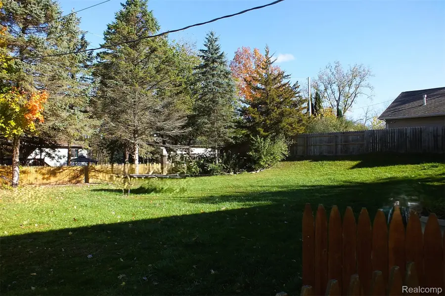 2105 Webster Park Drive, Howell, MI 48843 - Image #3