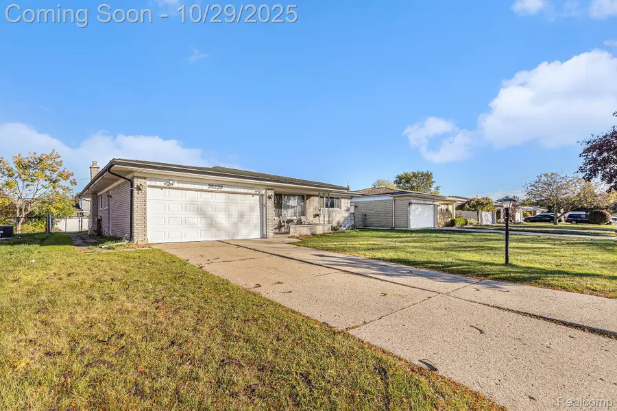 35220 Eden Park Drive, Sterling Heights, MI 48312 - Image #2