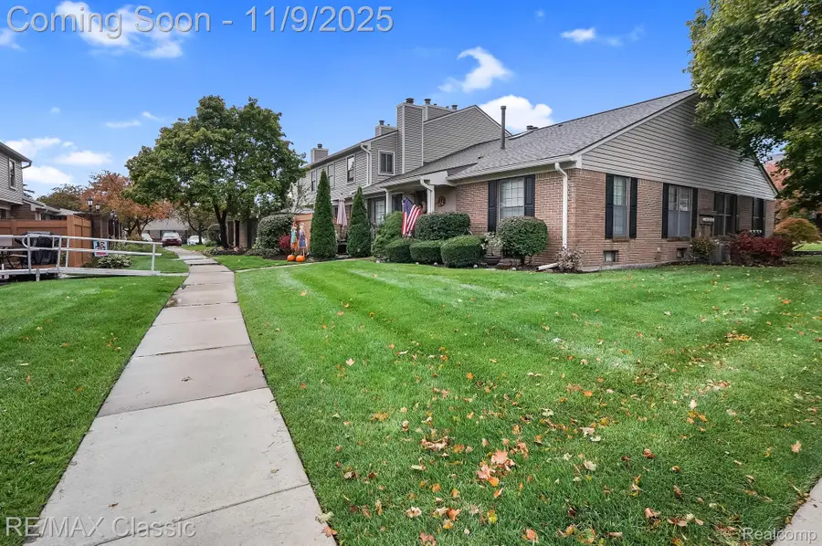 40041 Crosswinds, Novi, MI 48375 - Image #3