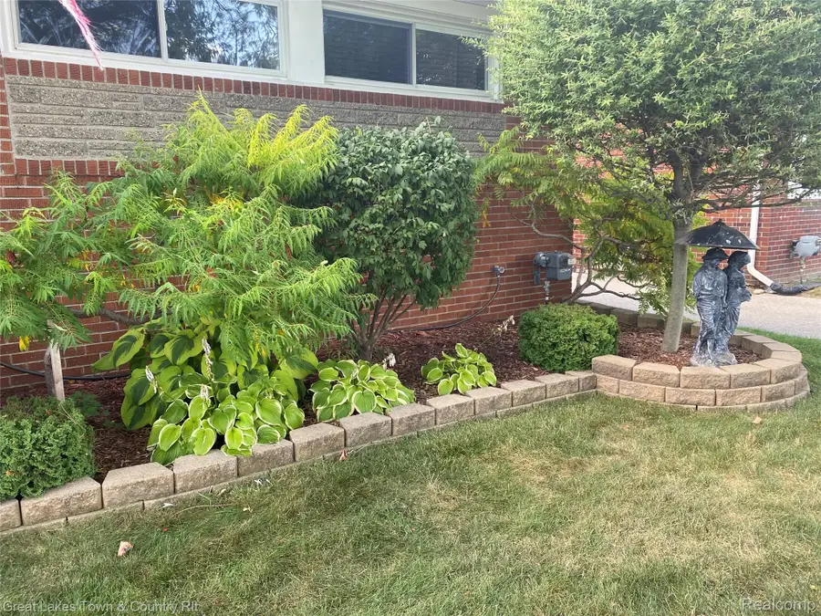 24585 Mabray Avenue, Eastpointe, MI 48021 - Image #3