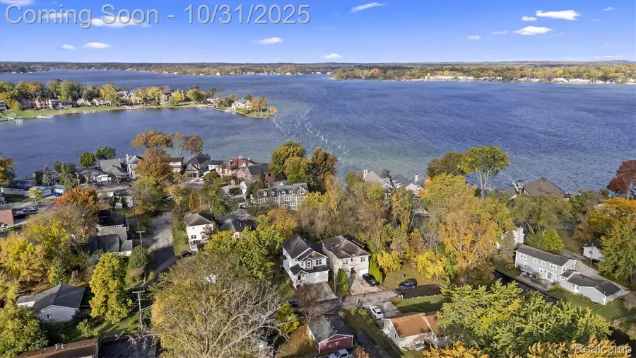 2136 Brock Street, Keego Harbor, MI 48320 - Image #2