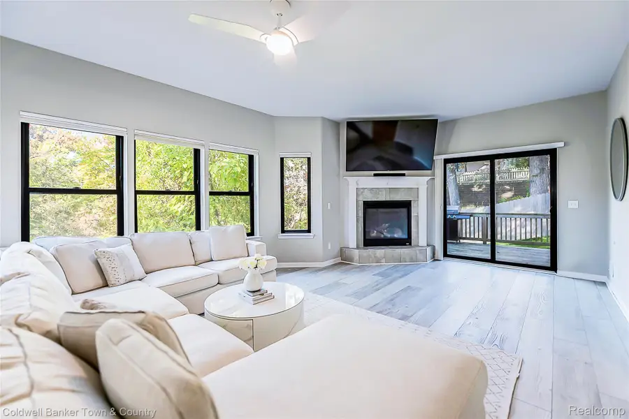 1293 Brighton Lake Road, Brighton, MI 48116 - Image #3