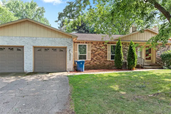 2509 Golden Shores Drive, Fenton, MI 48430