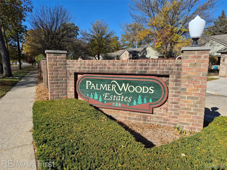 4469 Hickory Court, Warren, MI 48092 - Image #2