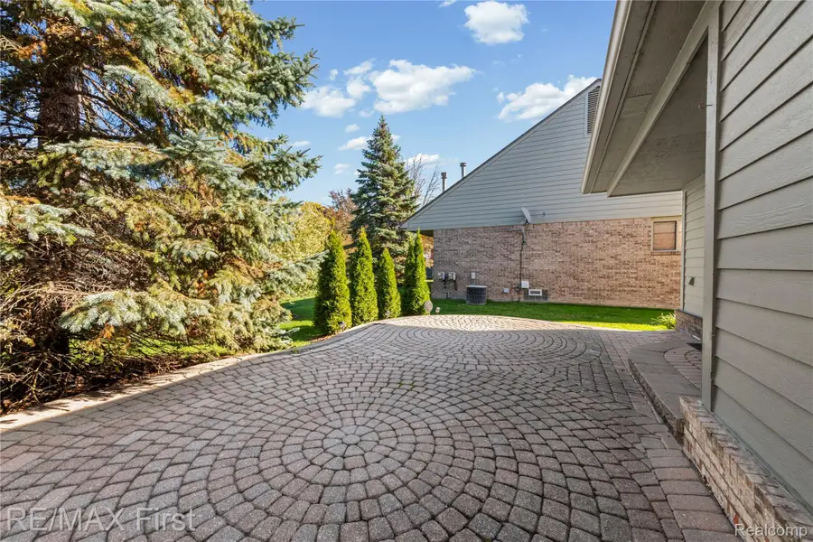 4469 Hickory Court, Warren, MI 48092 - Image #3