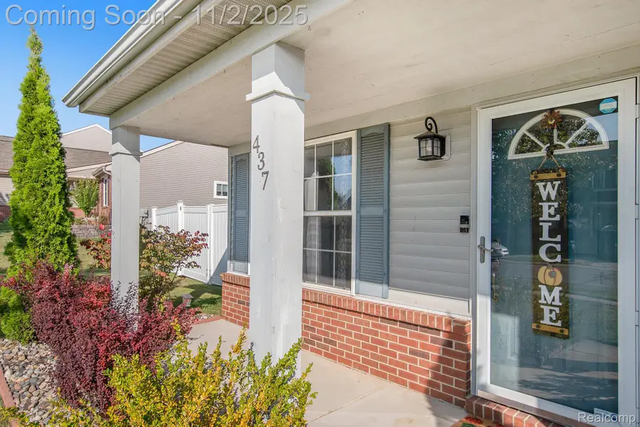 437 Sweet Briar Ridge, Linden, MI 48451 - Image #2