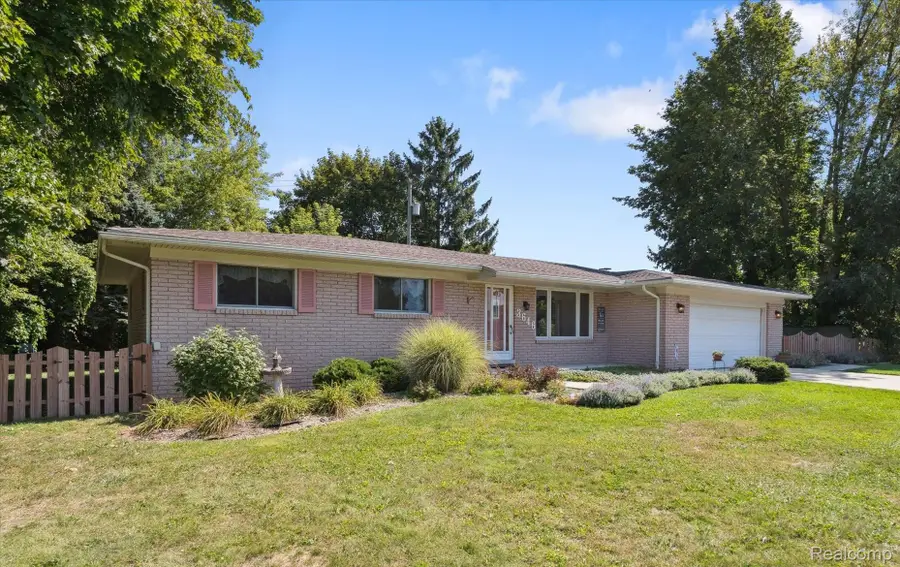 3646 Zinnia Court, Waterford, MI 48329 - Image #2
