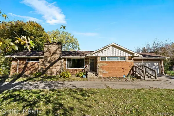 1044 W Rowland Street, GrandBlanc, MI 48507