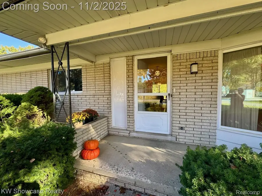 2069 Alsup Avenue N, Commerce Township, MI 48382 - Image #2