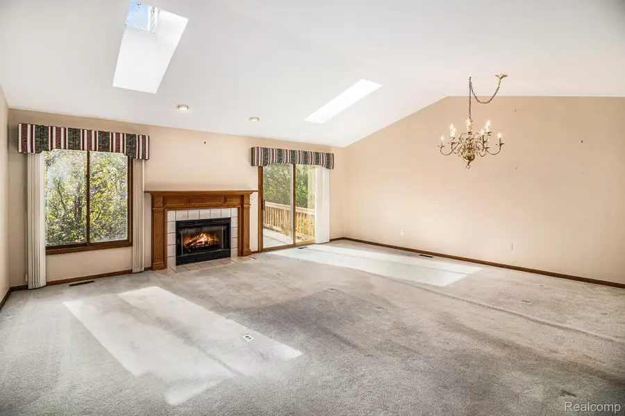 2742 Lochmoor Boulevard, Orion, MI 48360 - Image #3