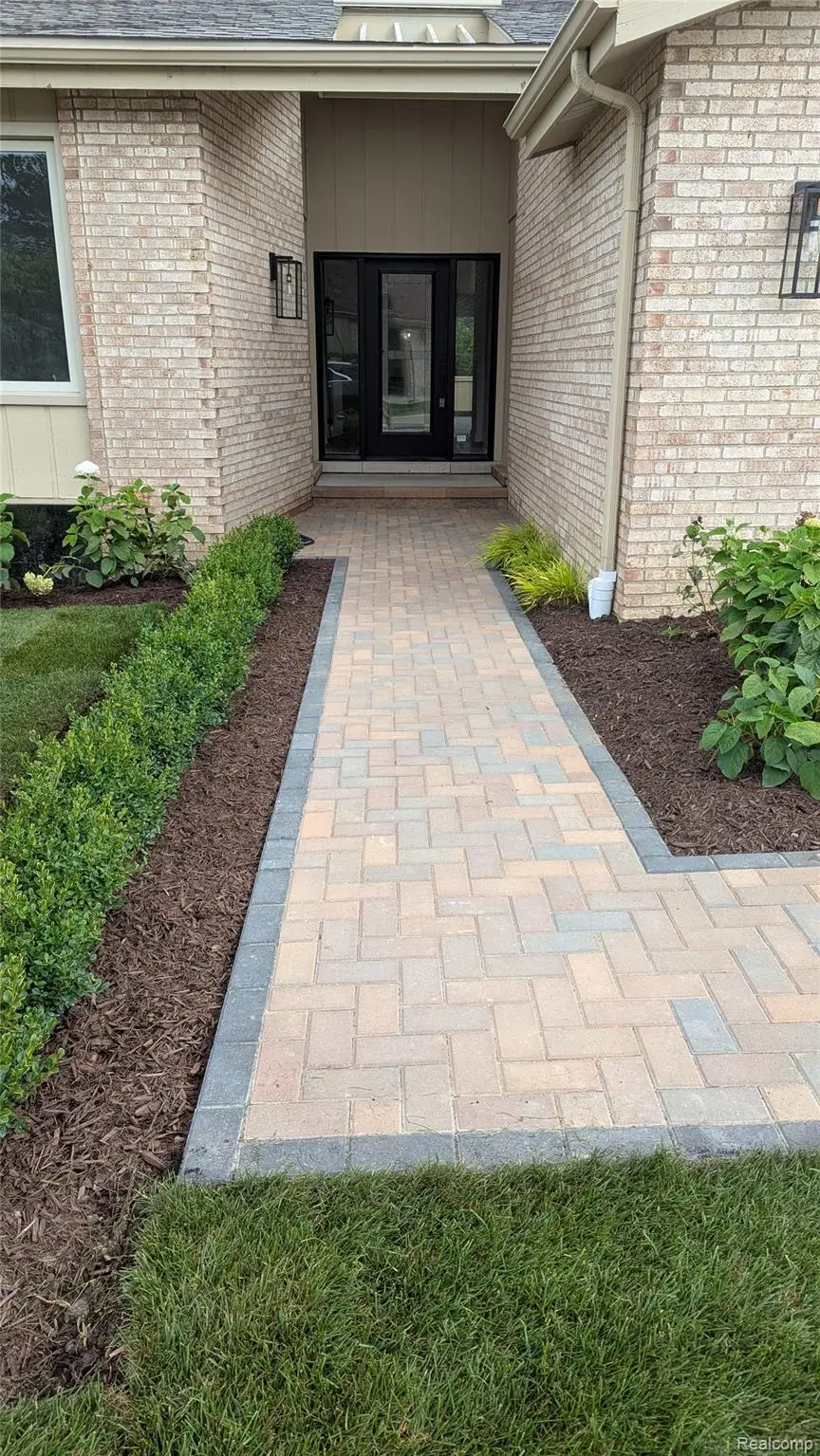 2014 Waldons Court S, West Bloomfield, MI 48322 - Image #2