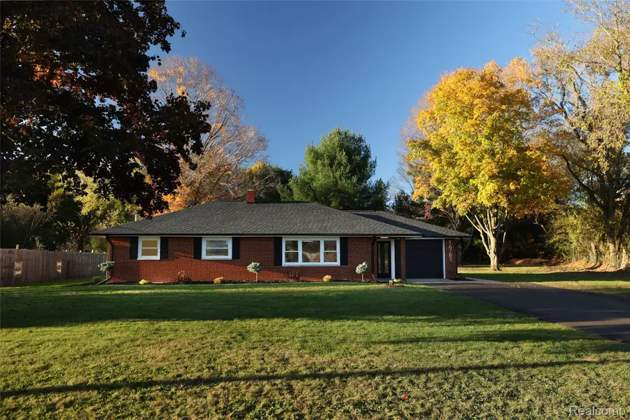 16783 E Augusta Drive, Augusta, MI 49012 - Image #2