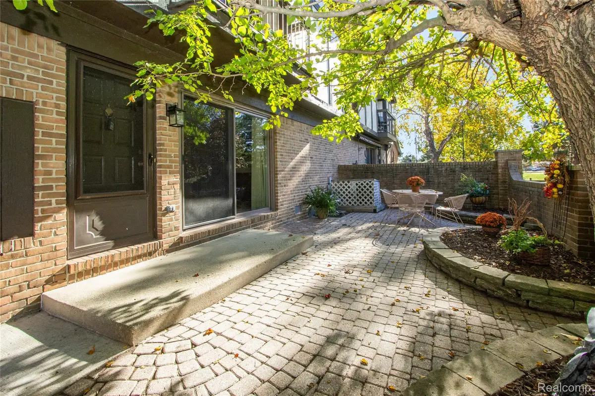 224 Country Club Drive #9, Saint Clair Shores, MI 48082 - Image #1