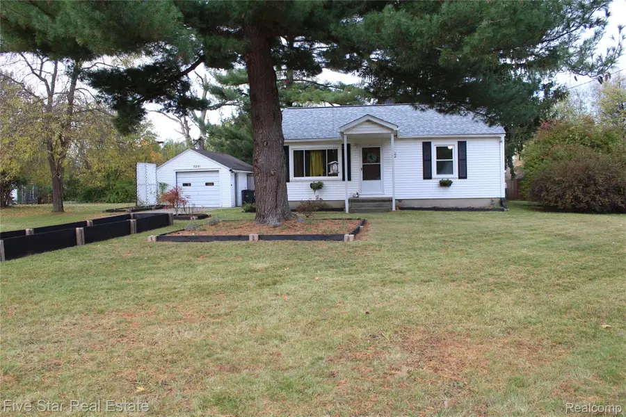 3251 Lynne Avenue, Flint, MI 48506 - Image #2