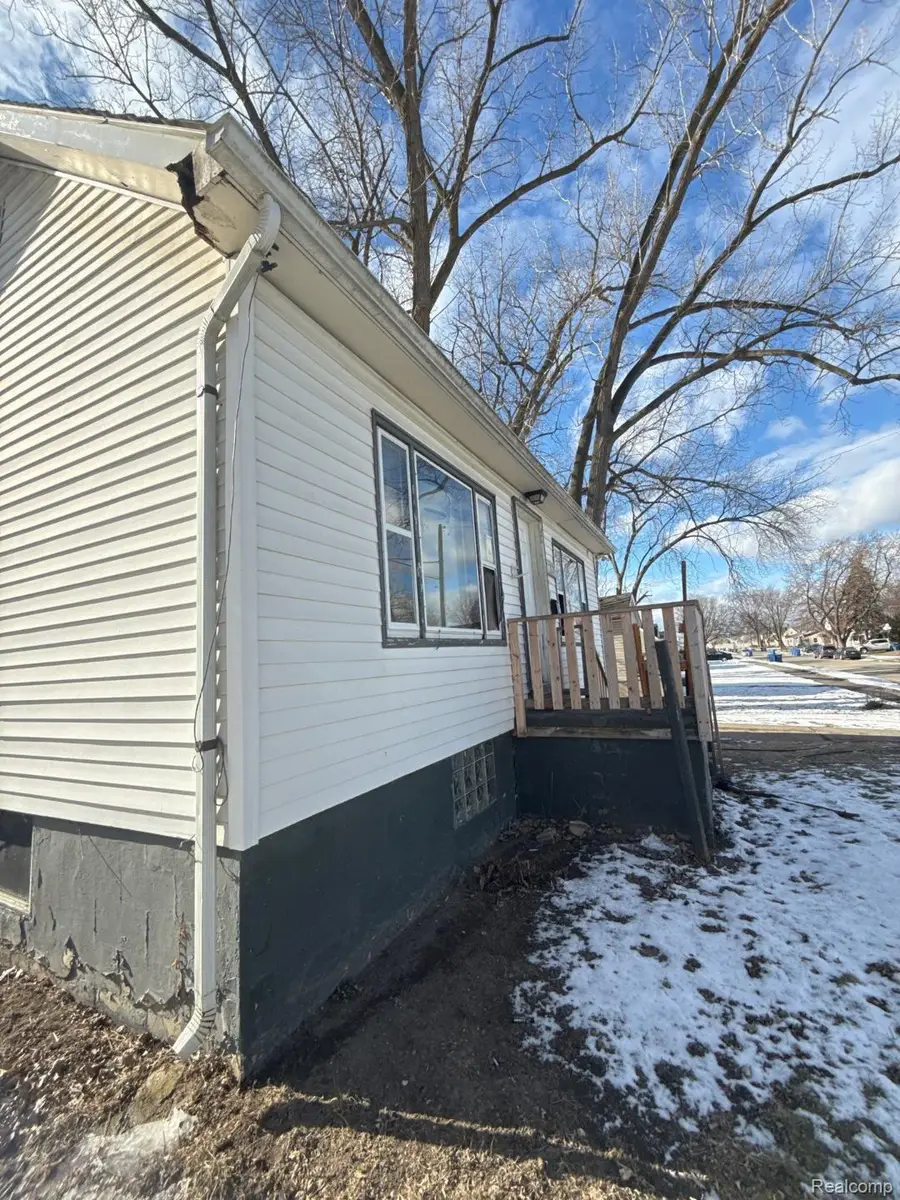 11388 Jackson Avenue, Warren, MI 48089 - Image #2