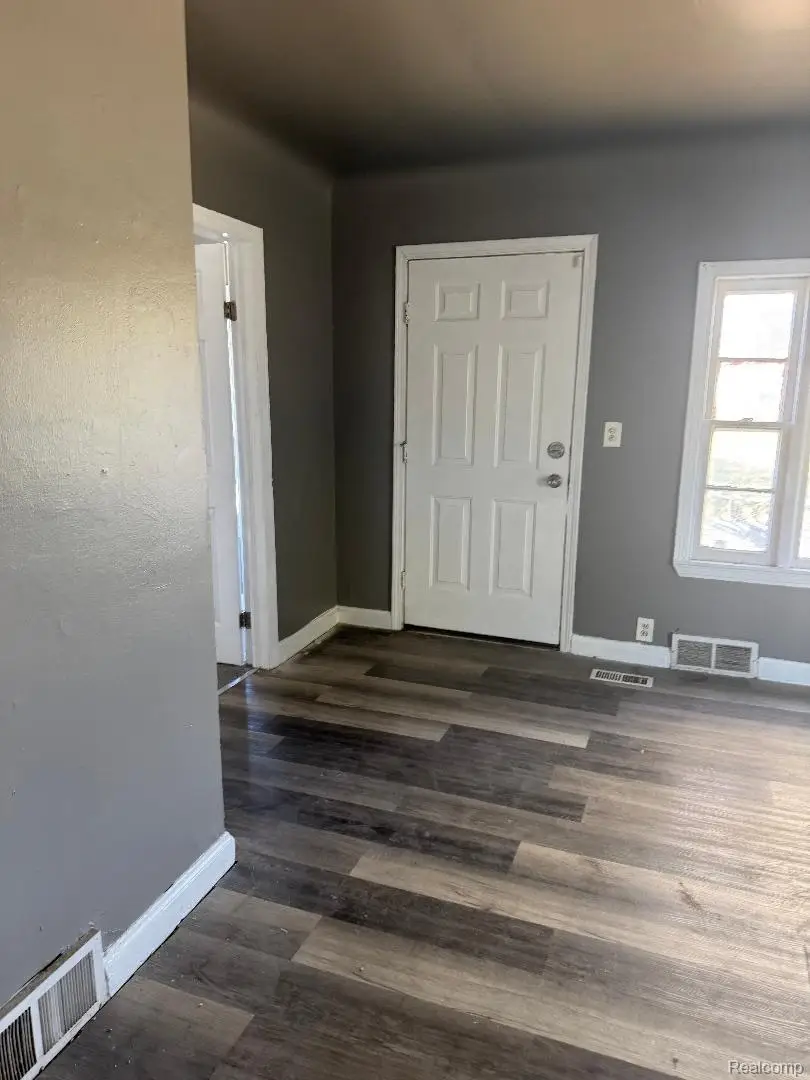 11388 Jackson Avenue, Warren, MI 48089 - Image #3