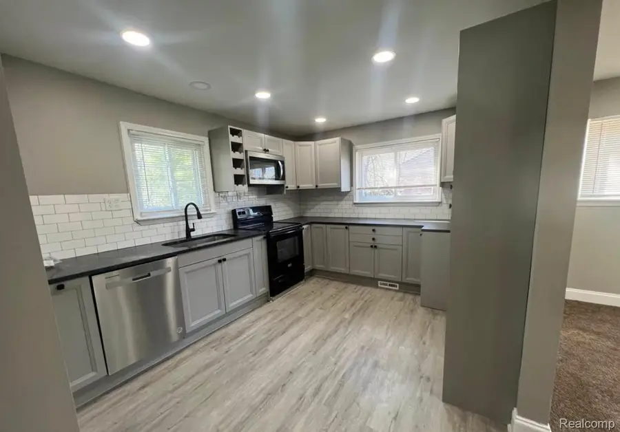 28446 Sutherland Street, Southfield, MI 48076 - Image #2