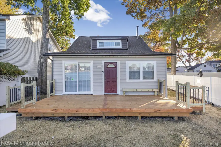 8665 Cooley Lake Road, Commerce Township, MI 48382 - Image #2