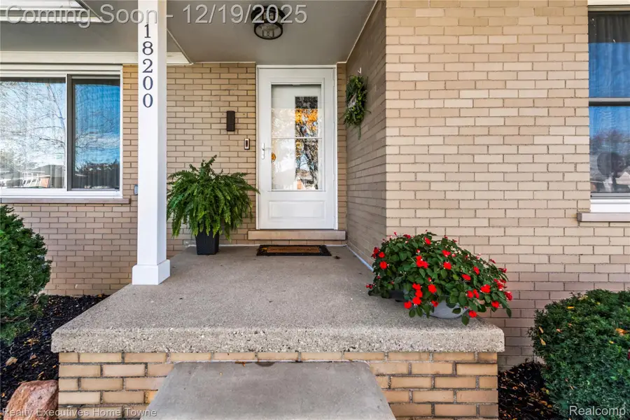 18200 Oak Avenue, Eastpointe, MI 48021 - Image #2