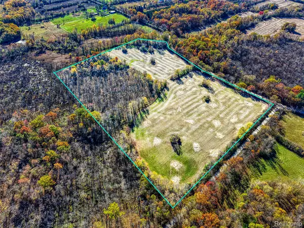 34 Spencer Road, SouthLyon, MI 48178