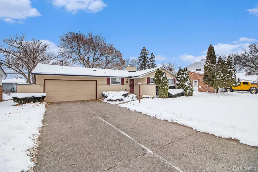 642 Provincetown Road, Auburn Hills, MI 48326 - Image #2
