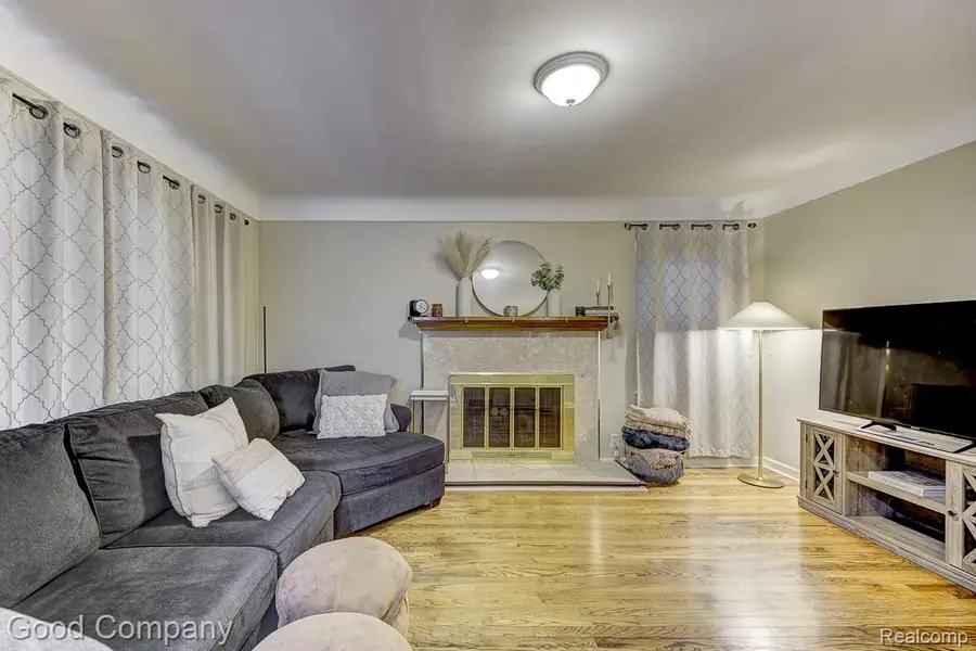 23580 Rensselaer Street, Oak Park, MI 48237 - Image #3