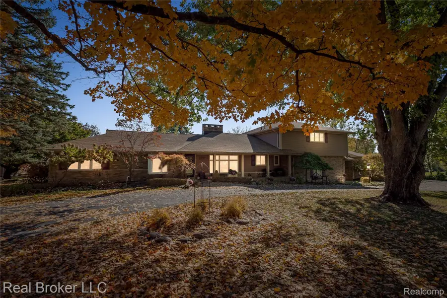 7357 W Greenwich Drive, Bloomfield, MI 48301 - Image #2