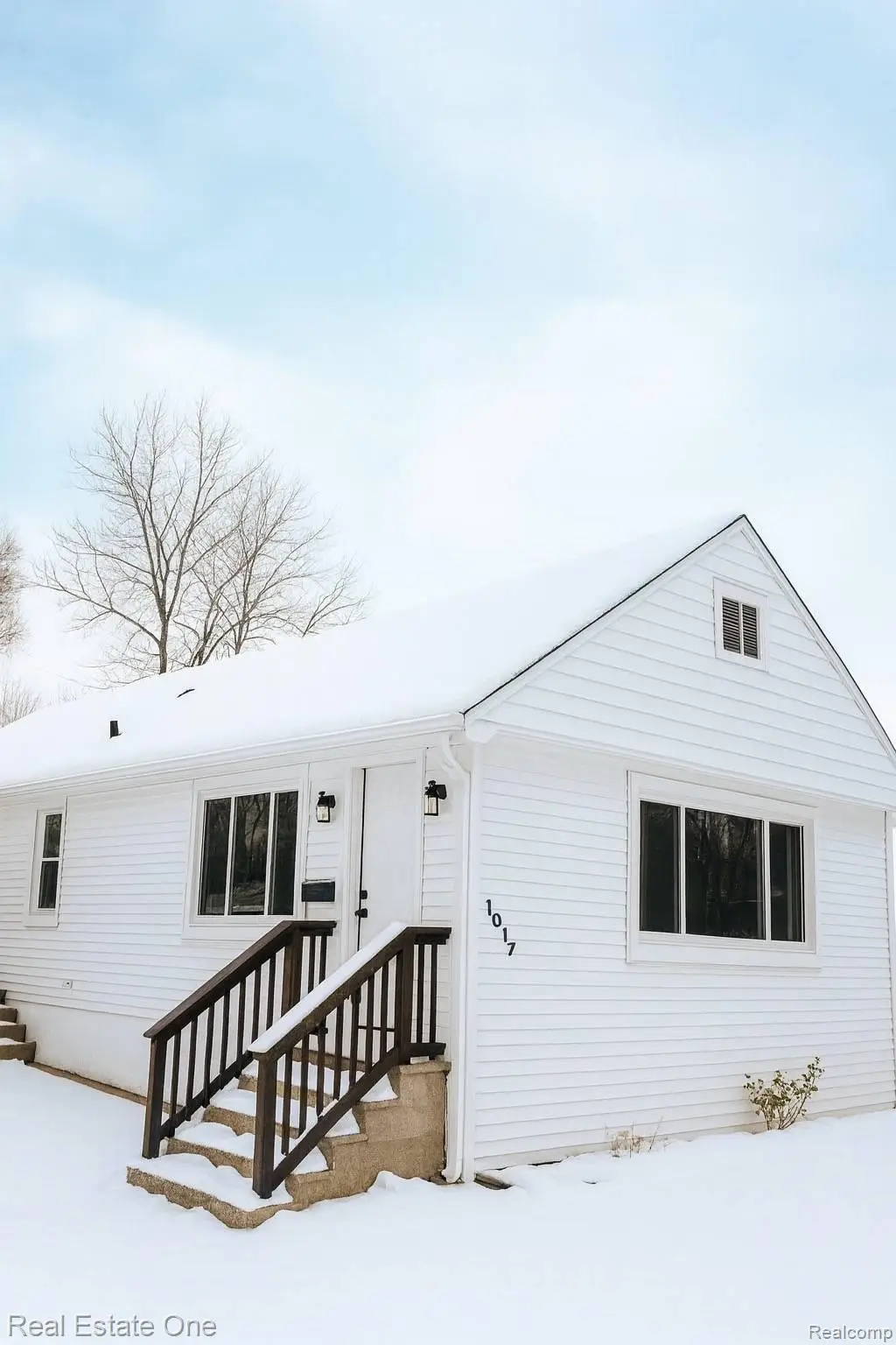 1047 Lakeview Street, Waterford, MI 48328 - Image #1