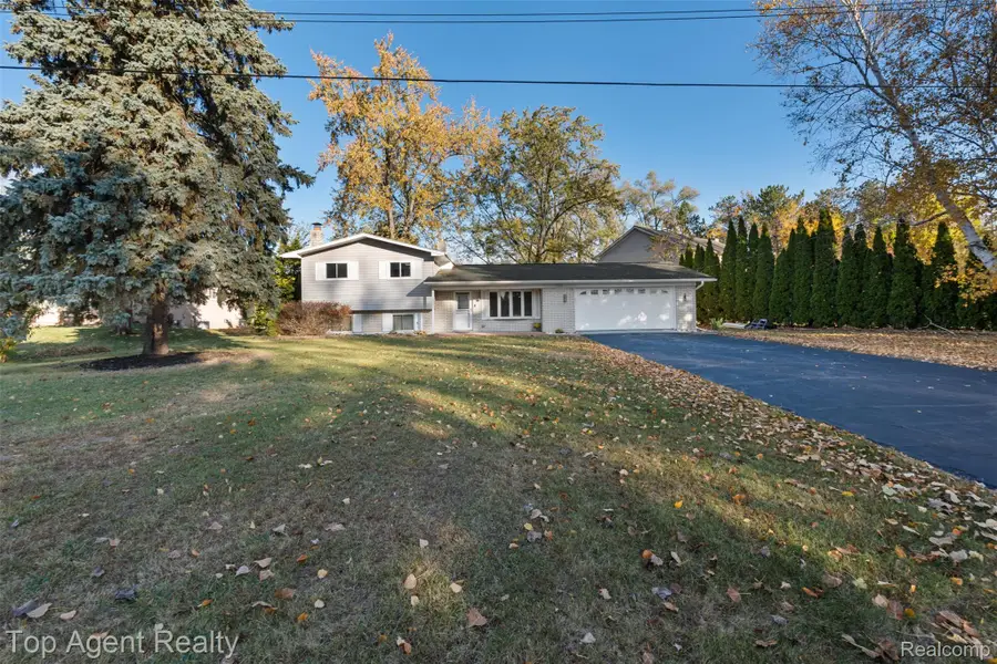 3289 Schoolhouse Drive, Waterford, MI 48329 - Image #2
