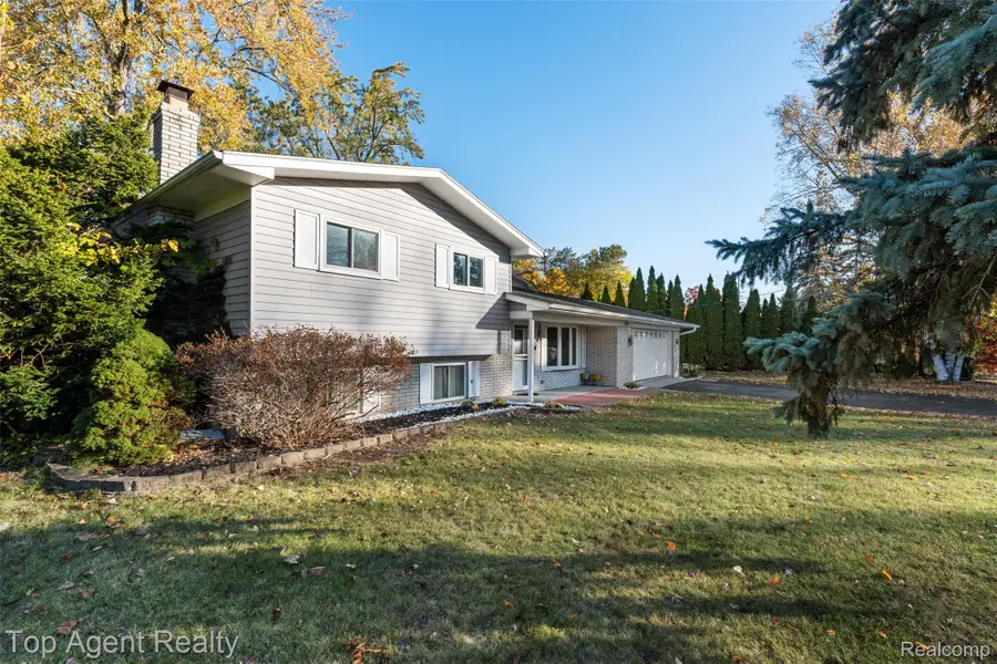 3289 Schoolhouse Drive, Waterford, MI 48329 - Image #3