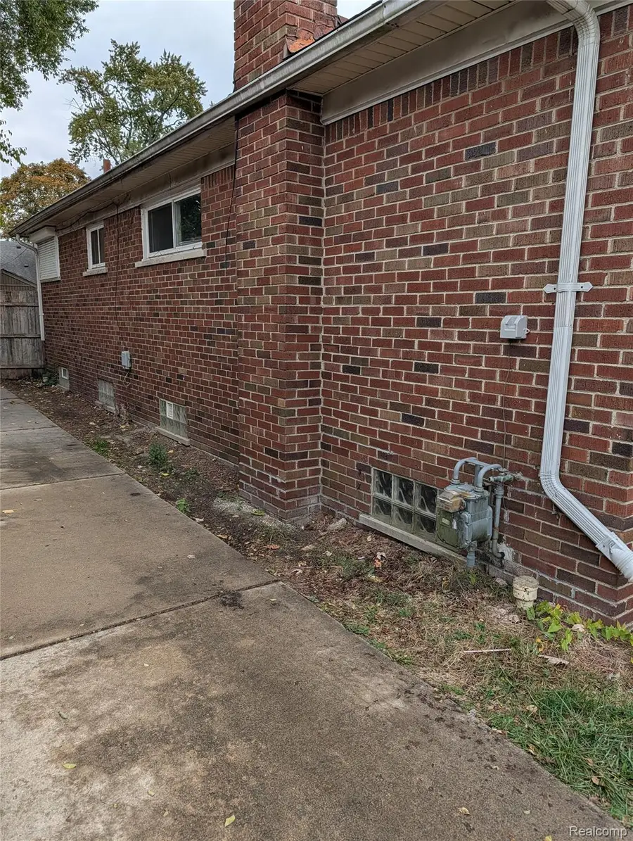 18210 Lesure Street Nw, Detroit, MI 48235 - Image #2