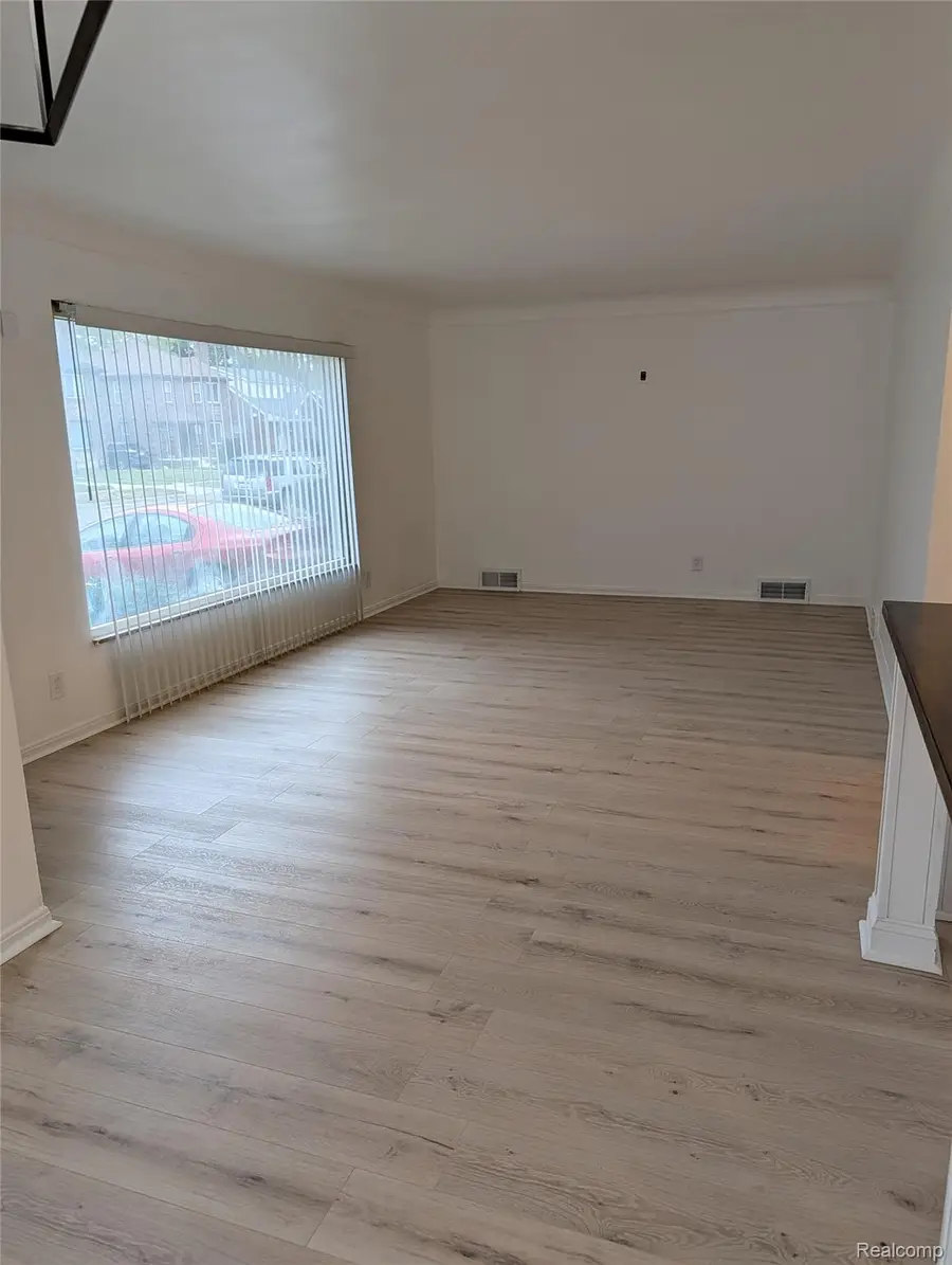 18210 Lesure Street Nw, Detroit, MI 48235 - Image #3