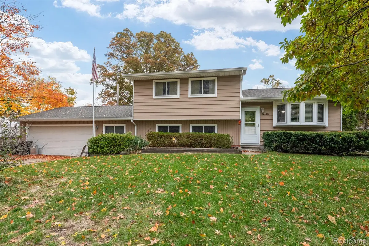 4245 Bunker Avenue, West Bloomfield, MI 48323 - Image #1