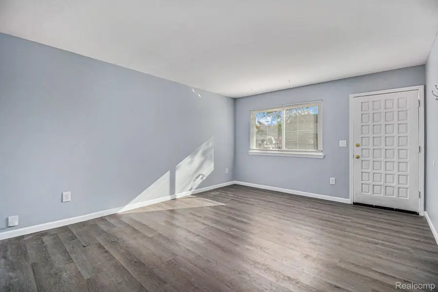 166 W Coy Avenue, Hazel Park, MI 48030 - Image #2