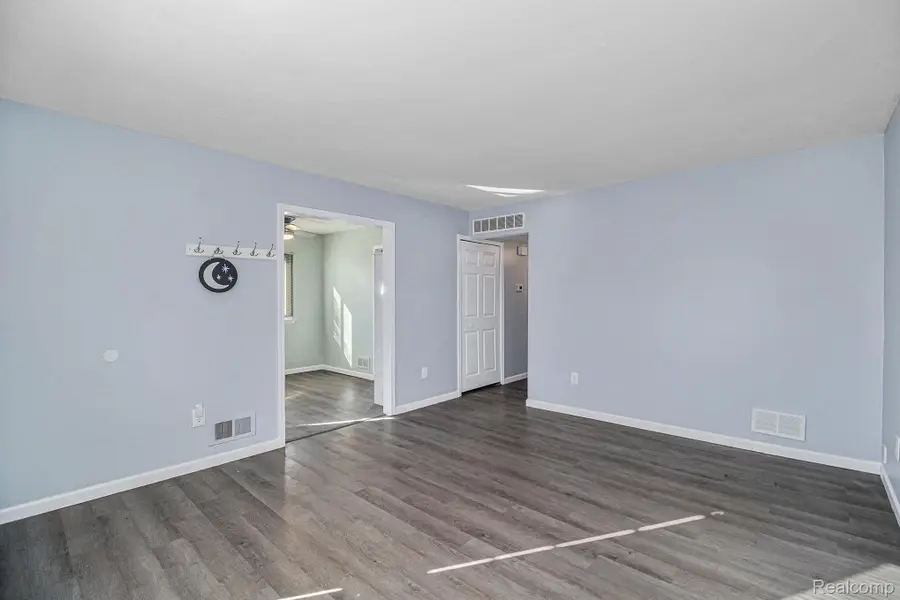 166 W Coy Avenue, Hazel Park, MI 48030 - Image #3