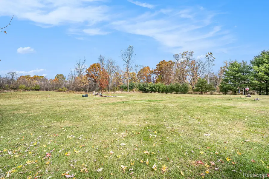 6701 Hazard Road, Fenton, MI 48430 - Image #2