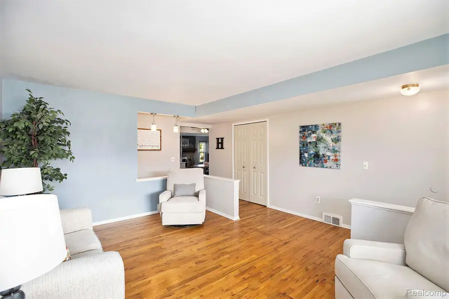 30680 Manor Drive, Madison Heights, MI 48071 - Image #3