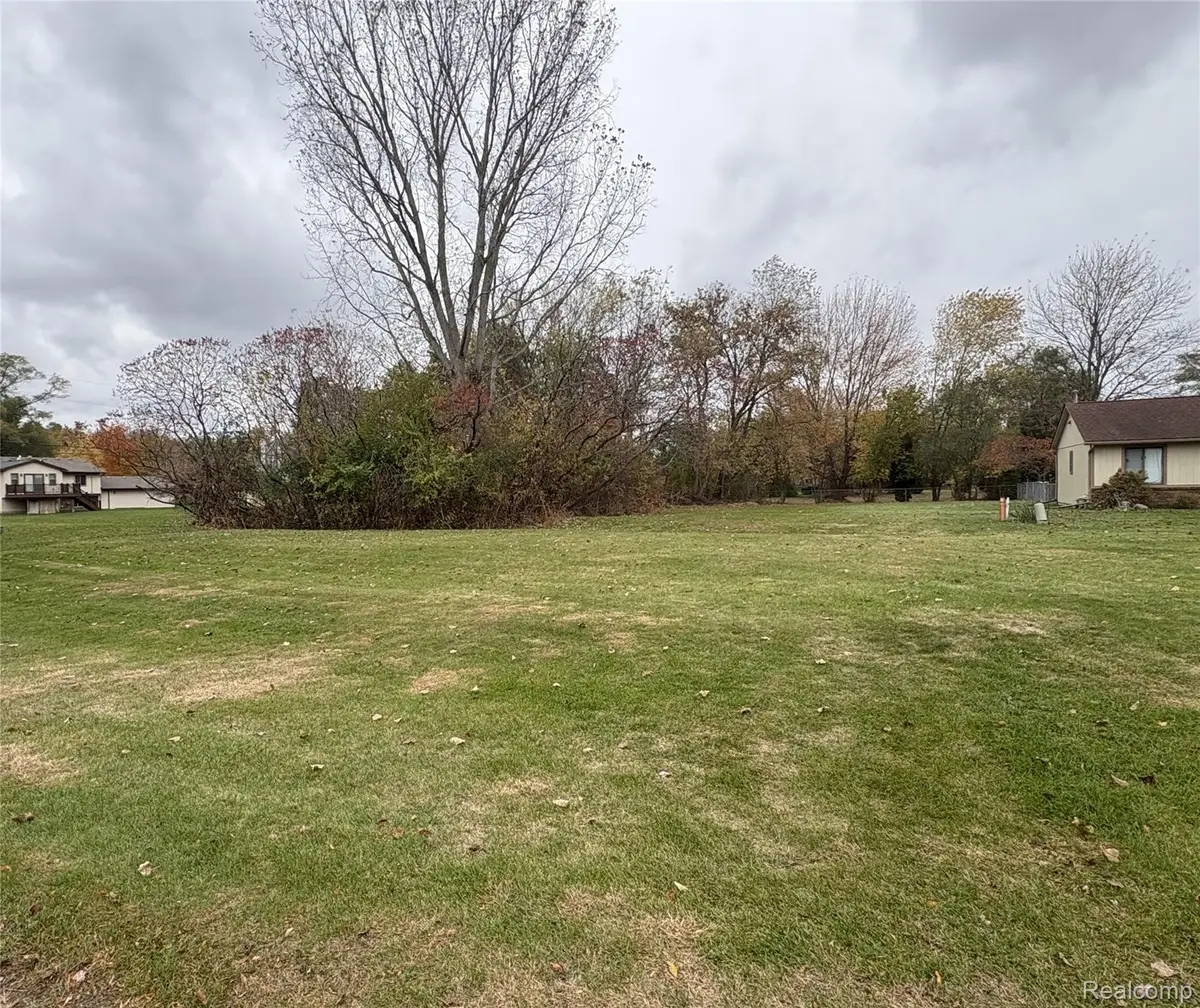 570 Maplewood Lane, Wixom, MI 48393 - Image #1