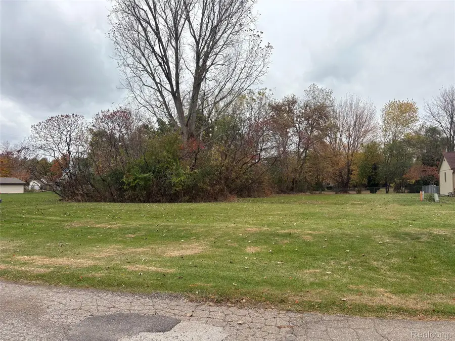 570 Maplewood Lane, Wixom, MI 48393 - Image #2