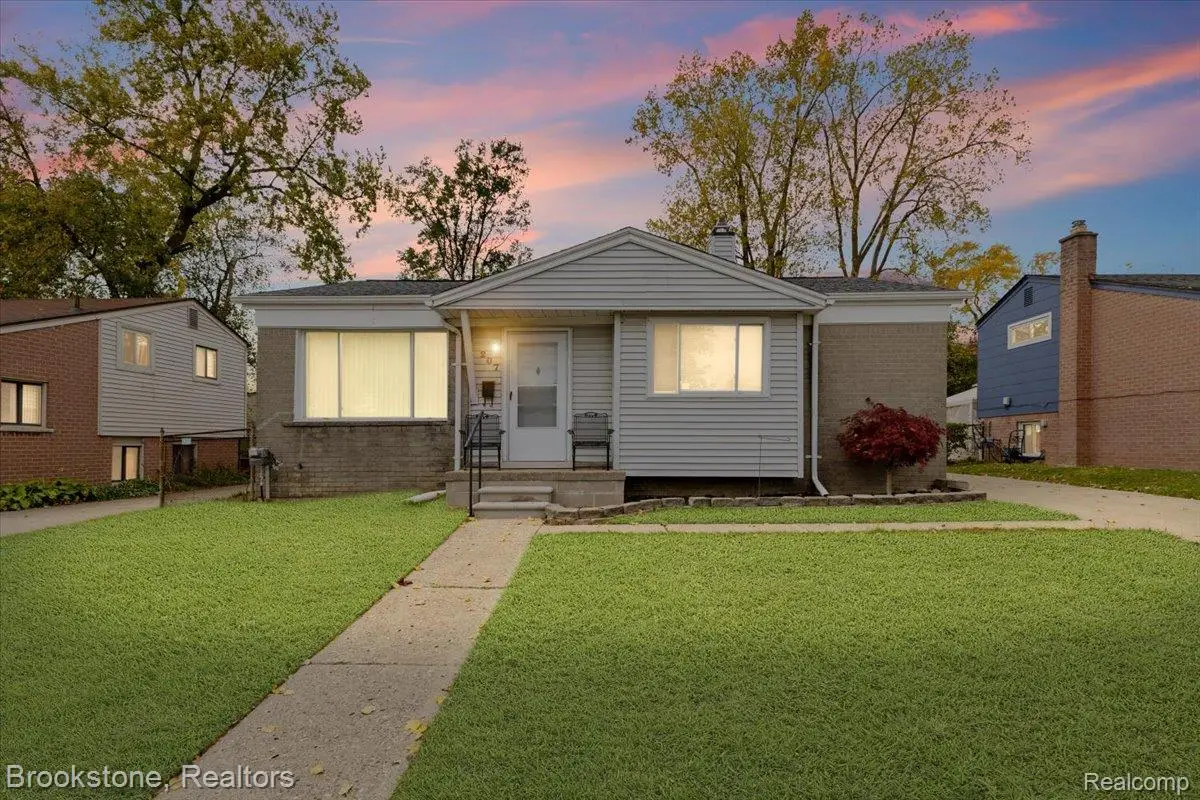 207 Victory Drive, Pontiac, MI 48342 - Image #1