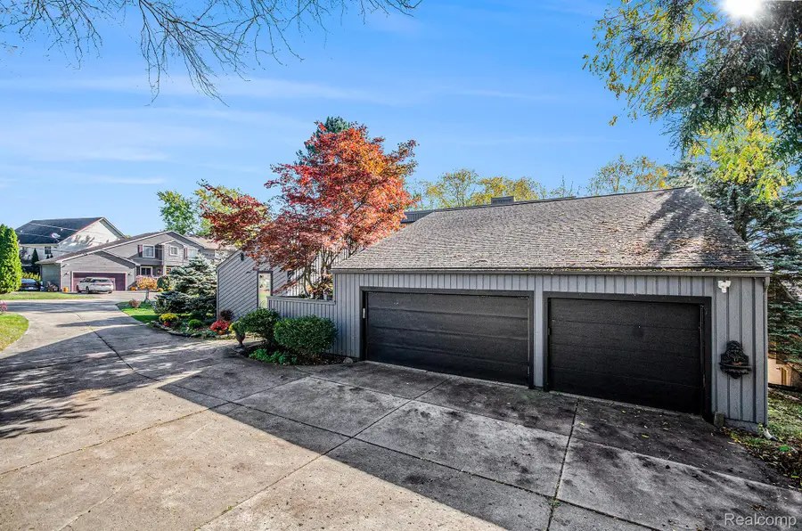 2501 Doleman Drive, West Bloomfield, MI 48324 - #3