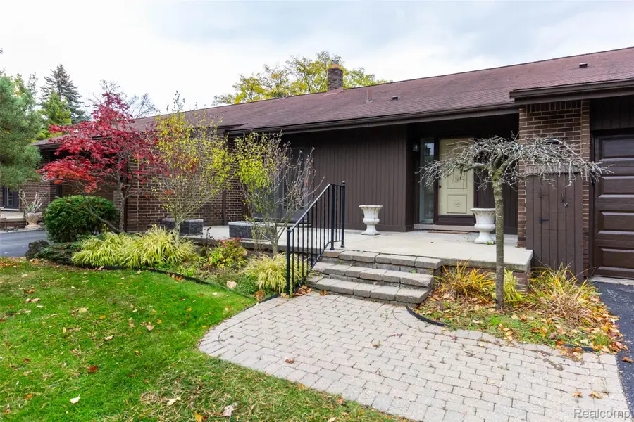 2045 Bordeaux Street, West Bloomfield, MI 48323 - Image #3