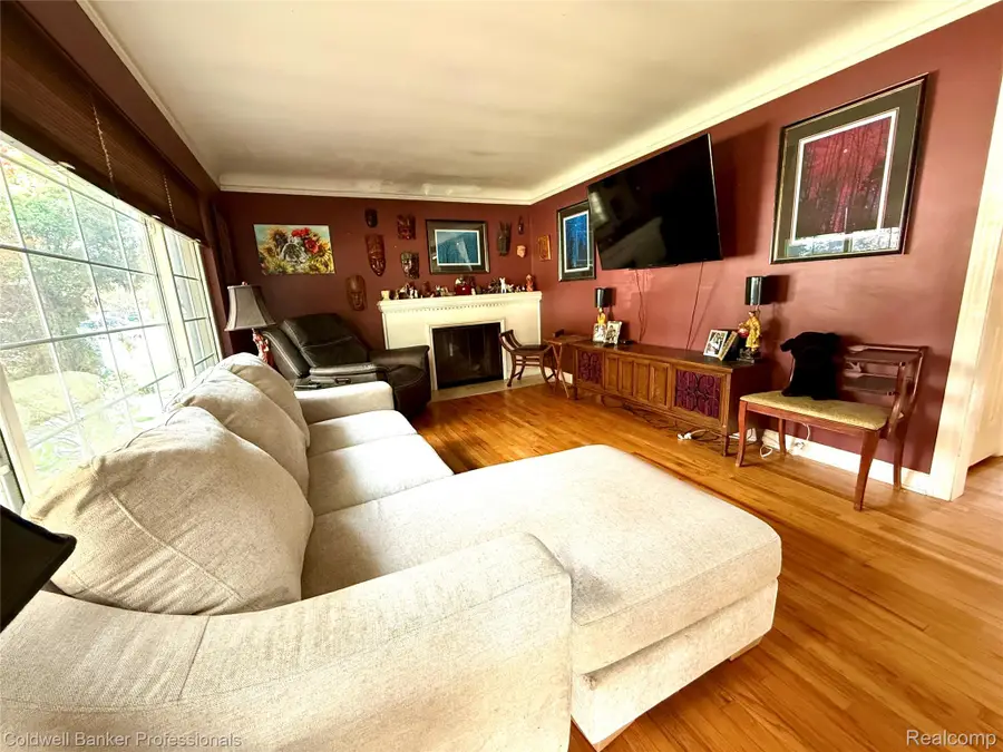 16766 Sprenger Avenue, Eastpointe, MI 48021 - Image #2