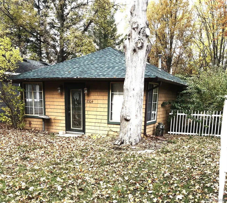 8304 Arlis Street, Commerce Township, MI 48382 - Image #3